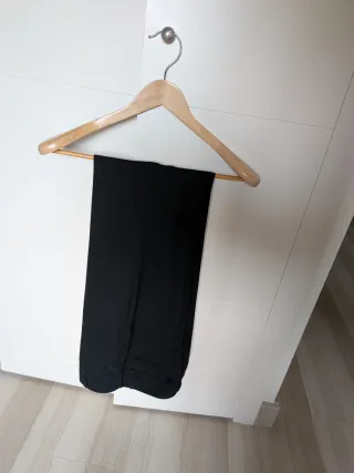 Traje de chaqueta pantalón negro de mujer  (Zara)