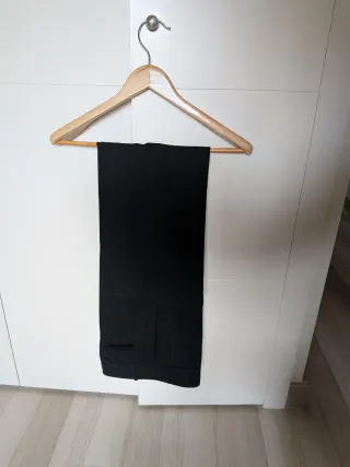 Traje de chaqueta pantalón negro de mujer  (Zara)