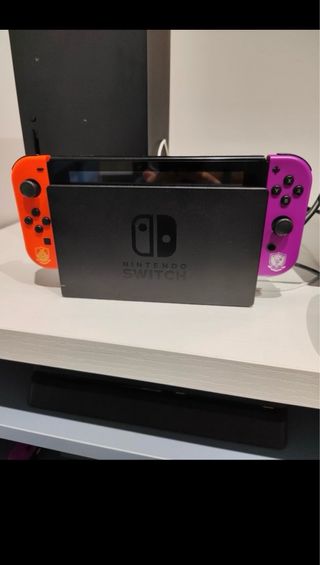 Nintendo Switch Morado y Rojo