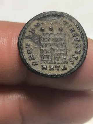 Moneda Romana Licino Puerta Campamento