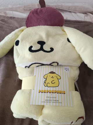 Manta amarilla con capucha Pompompurin x Primark