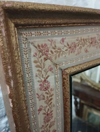 Espejo antiguo marco dorado y floral