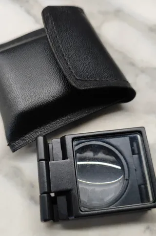 Lupa cuentahilos con funda