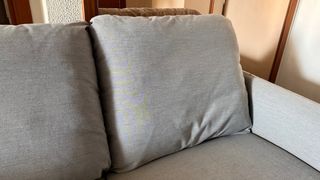 Sofá Ikea de tela gris. 2 plazas