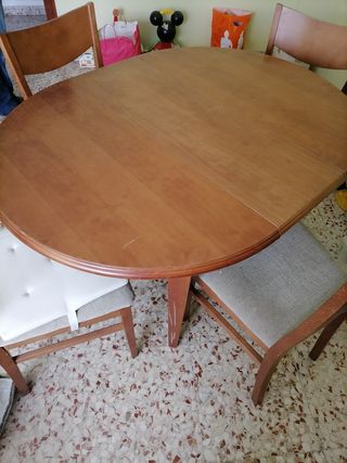 Mesa extensible y 4 sillas comedor