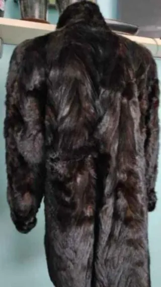 Abrigo de piel marrón