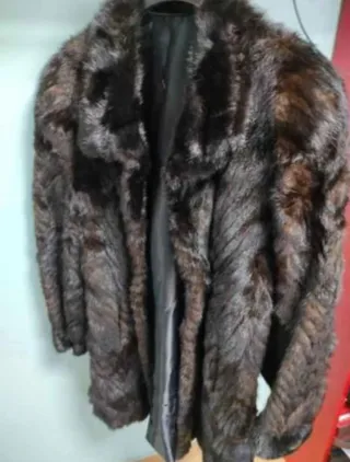 Abrigo de piel marrón