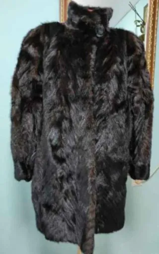 Abrigo de piel marrón