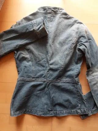 Chaqueta vaquera retro entallada