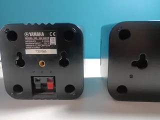 Altavoces Yamaha Central y 2 Satélites