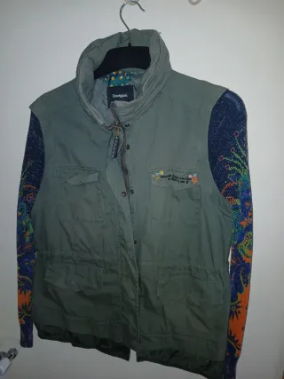 Chaqueta Desigual verde y multicolor