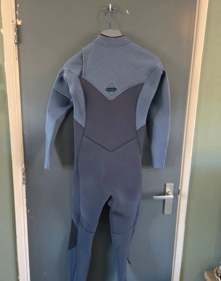 Traje O'Neill Hyperfreak 4/3+ Talla M nuevo