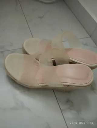 Sandalias cuña transparentes beige/blanco T37