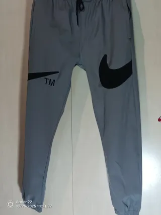 Tuta sportiva Nike grigia con cappuccio