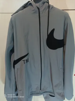 Tuta sportiva Nike grigia con cappuccio