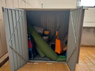 Casita de patio metálica