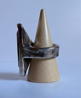 Anillo Uno de 50 Plata y Piedra Granate