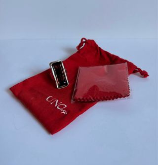 Anillo Uno de 50 Plata y Piedra Granate