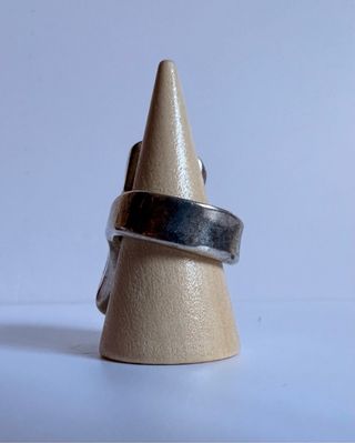 Anillo Uno de 50 Plata y Piedra Granate