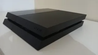PS4 (PlayStation 4)