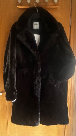 Abrigo pelo negro Bershka Talla XS sin estrenar