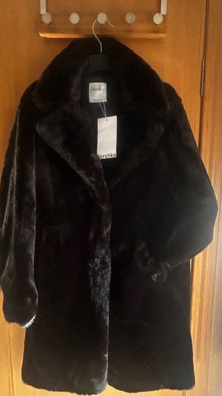 Abrigo pelo negro Bershka Talla XS sin estrenar