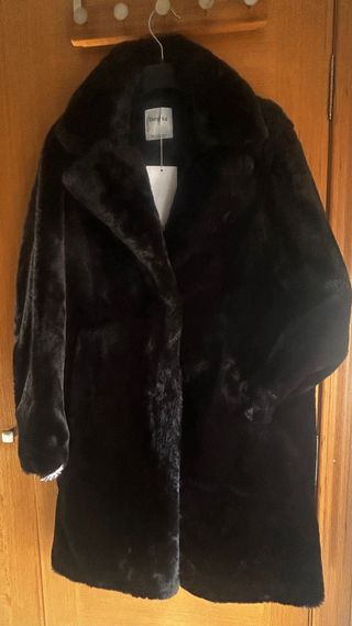 Abrigo pelo negro Bershka Talla XS sin estrenar