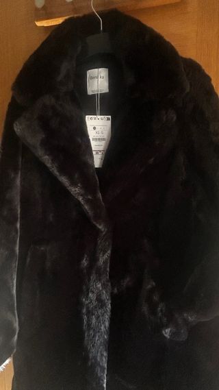 Abrigo pelo negro Bershka Talla XS sin estrenar