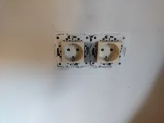 50 x Enchufes,interruptores y mecanismos eléctrico