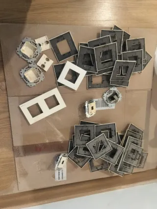 50 x Enchufes,interruptores y mecanismos eléctrico
