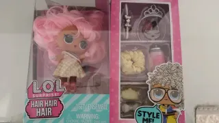 Muñeca LOL con pelo rosa y vestido