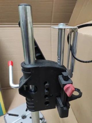 Soporte vertical para dremel