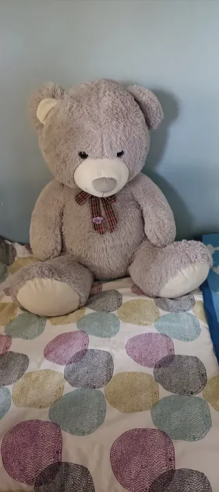 Oso de peluche gris grande