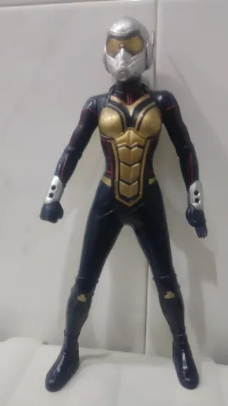 Figura Avispa GRANDE The Wasp 30 CENTÍMETROS