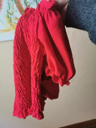 Blusa nido de abeja con volantes gasa