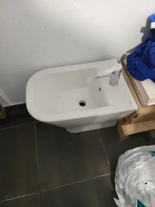 Escucho ofertas Bidé Roca Blanco (está en OVIEDO)