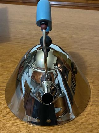 Bollitore Alessi 9093 con fischietto