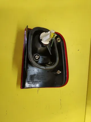 PILOTO TRASERO IZQUIERDO NISSAN TERRANO II