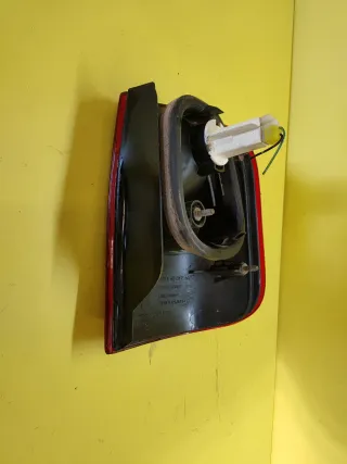 PILOTO TRASERO IZQUIERDO NISSAN TERRANO II