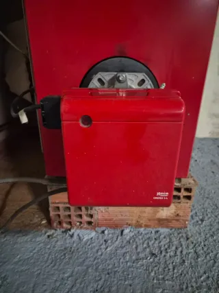 Caldaia a gasolio Roca con accumulatore. Roca NGO50