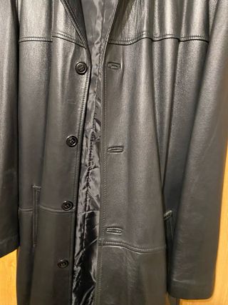 Abrigo de piel negro largo de hombre nuevo