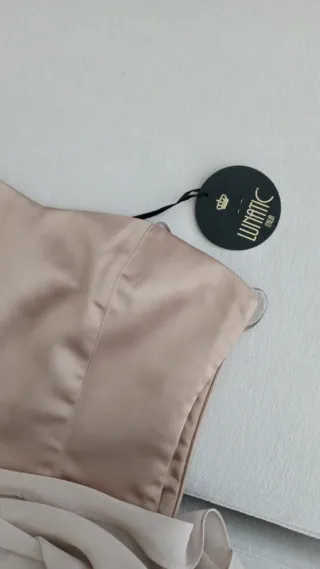 Mono fiesta palabra de honor con chal