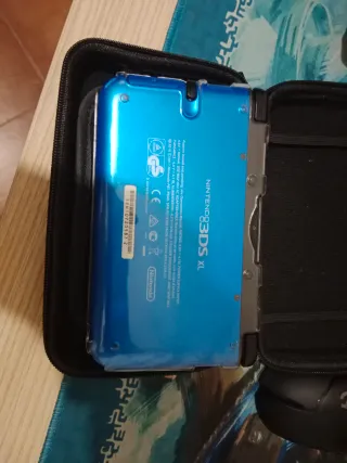 Nintendo 3DS XL Azul con protector en toda la Nint