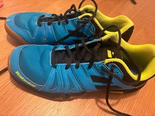 Zapatillas indoor T41 para balonmano, futbol sala.