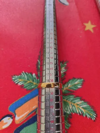 Sello Oro amarillo 18k Letra oro  blanco sobre Oni