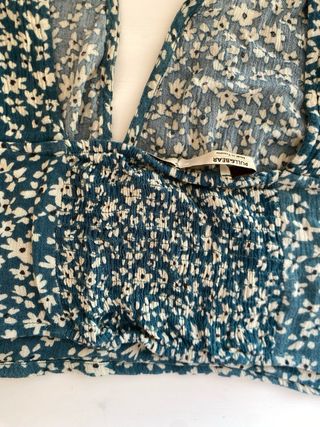 Top verde con estampado de flores