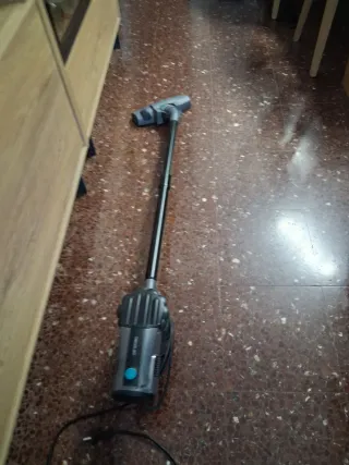 Aspirador Cecotec con accesorios