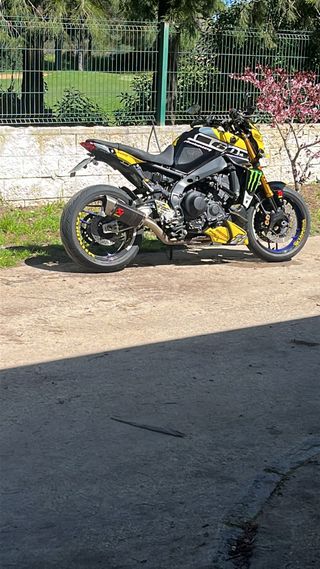 Yamaha MT09 SP con extras