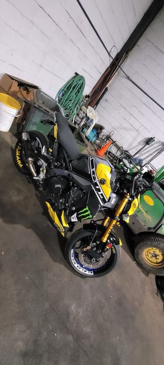 Yamaha MT09 SP con extras