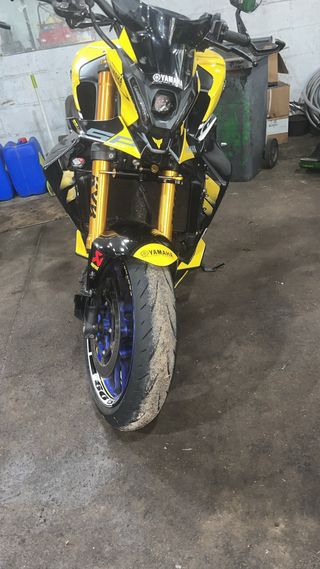 Yamaha MT09 SP con extras